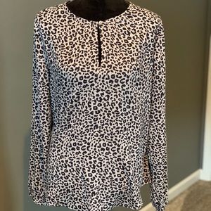 Beautiful leopard print blouse!